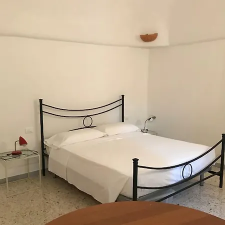 Charming House Beside The Castel Apartamento